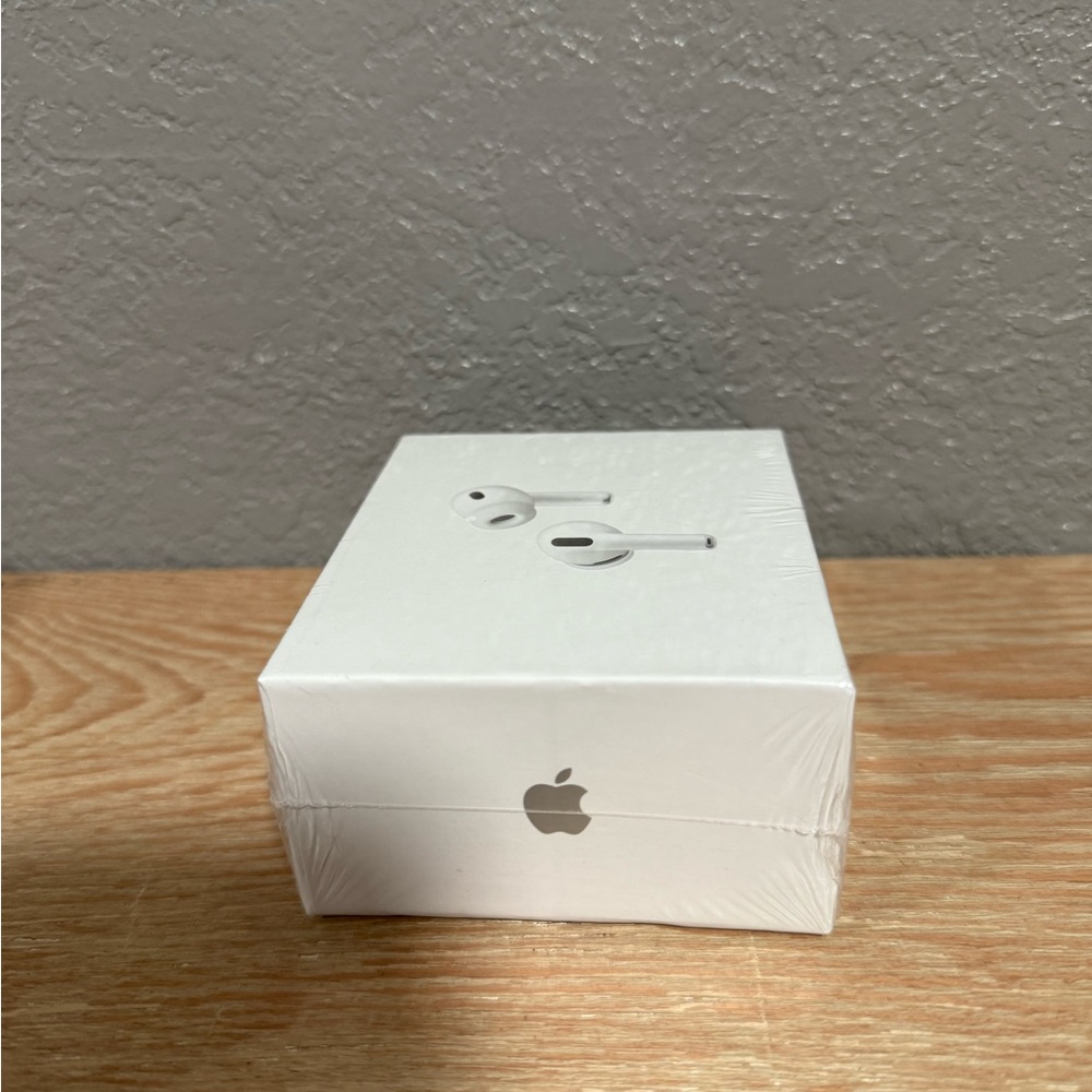 Apple AirPods pro 3 (3rd generation) noise cancellation wireless new sealed box
